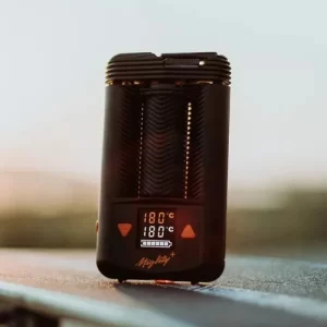 foto su tramonto del Vaporizzatore portatile mighty+ di storz & bickel su sfondo trasparente