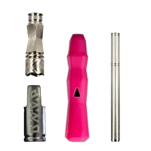 Vaporizzatore portatile dynavap b su sfondo trasparente che mostra il modello rosa con i pezzi