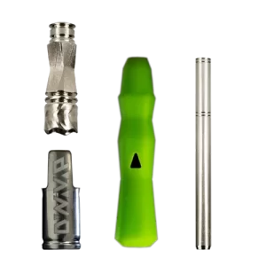 Vaporizzatore portatile dynavap b su sfondo trasparente che mostra il modello verde con i pezzi