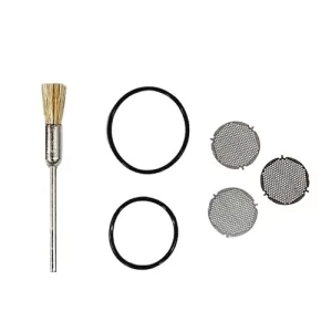 kit di anelli e pulizia del vaporizzatore portatile angus della yllvape su sfondo bianco